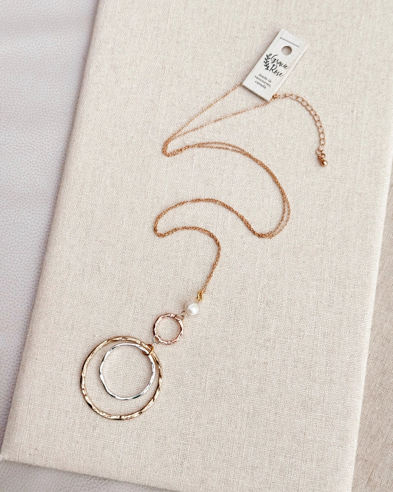 Hammered Circle Pearl Necklace
