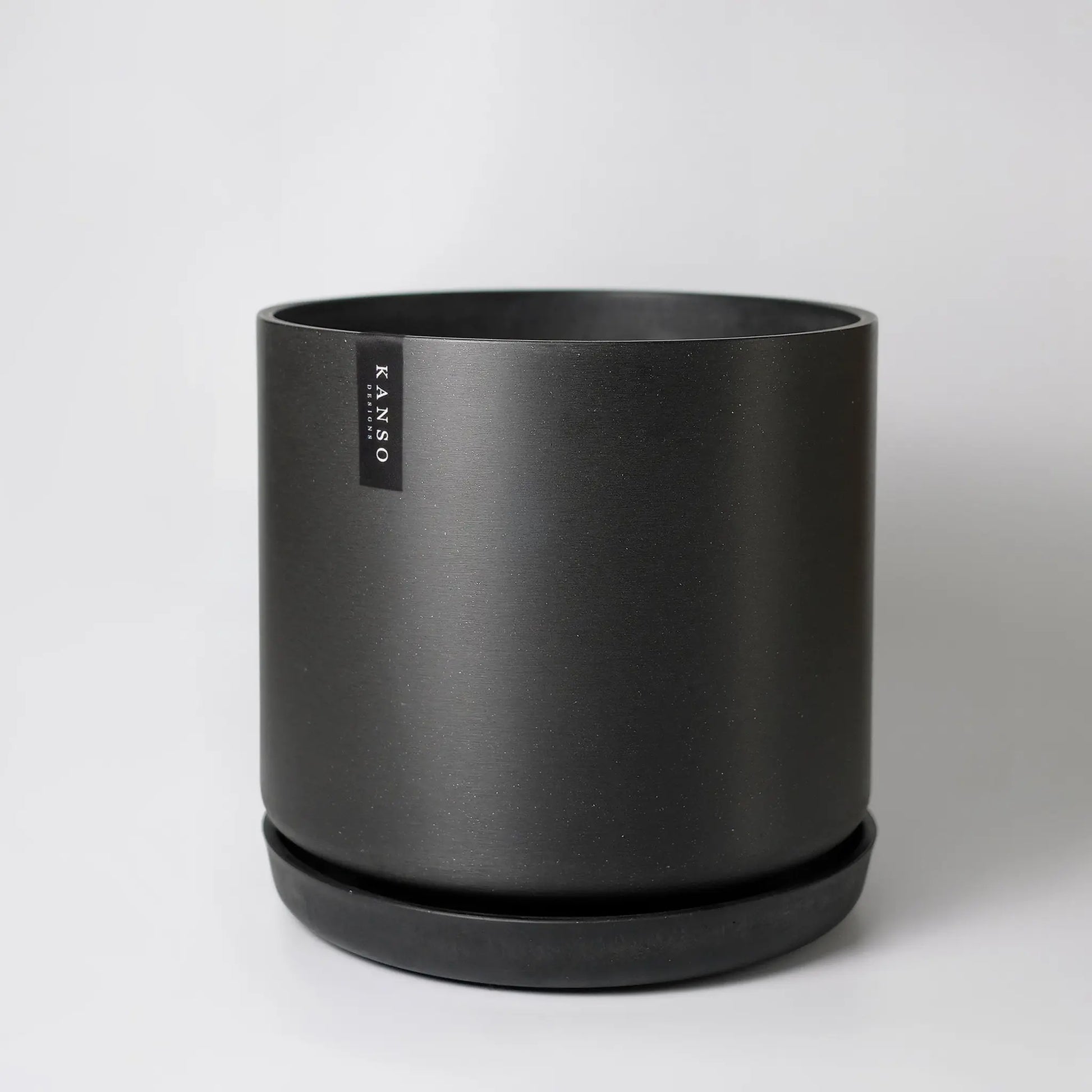 9-black-kuro-planter-w-saucer