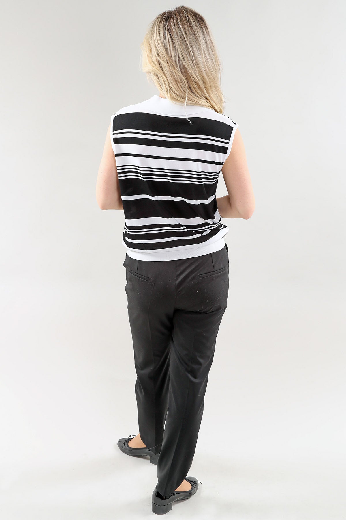 Black/White Sleeveless Top