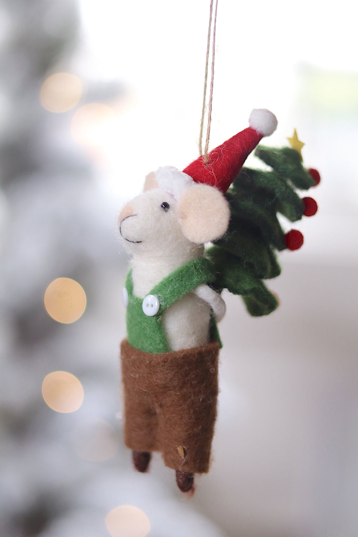 Tree Toting Tom Mouse
