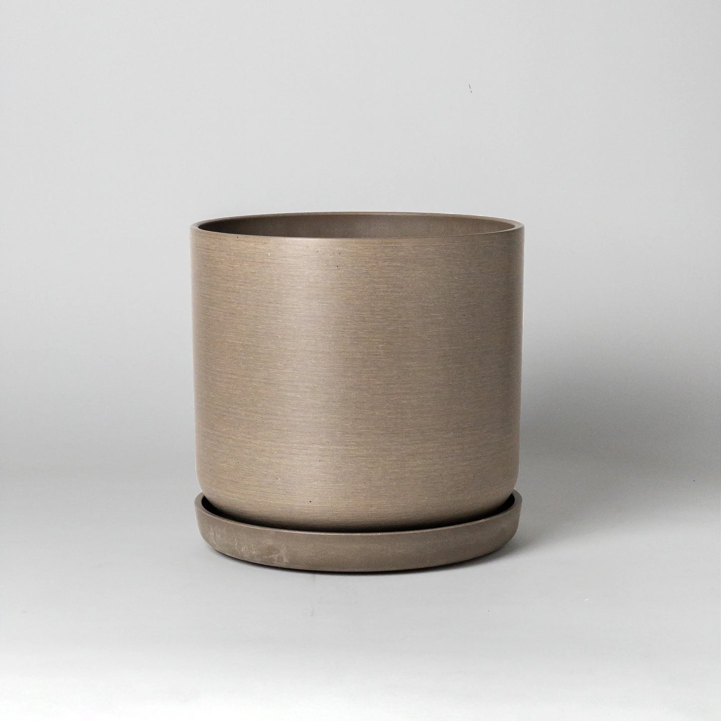 Beachwood Planter w/Saucer - 9"