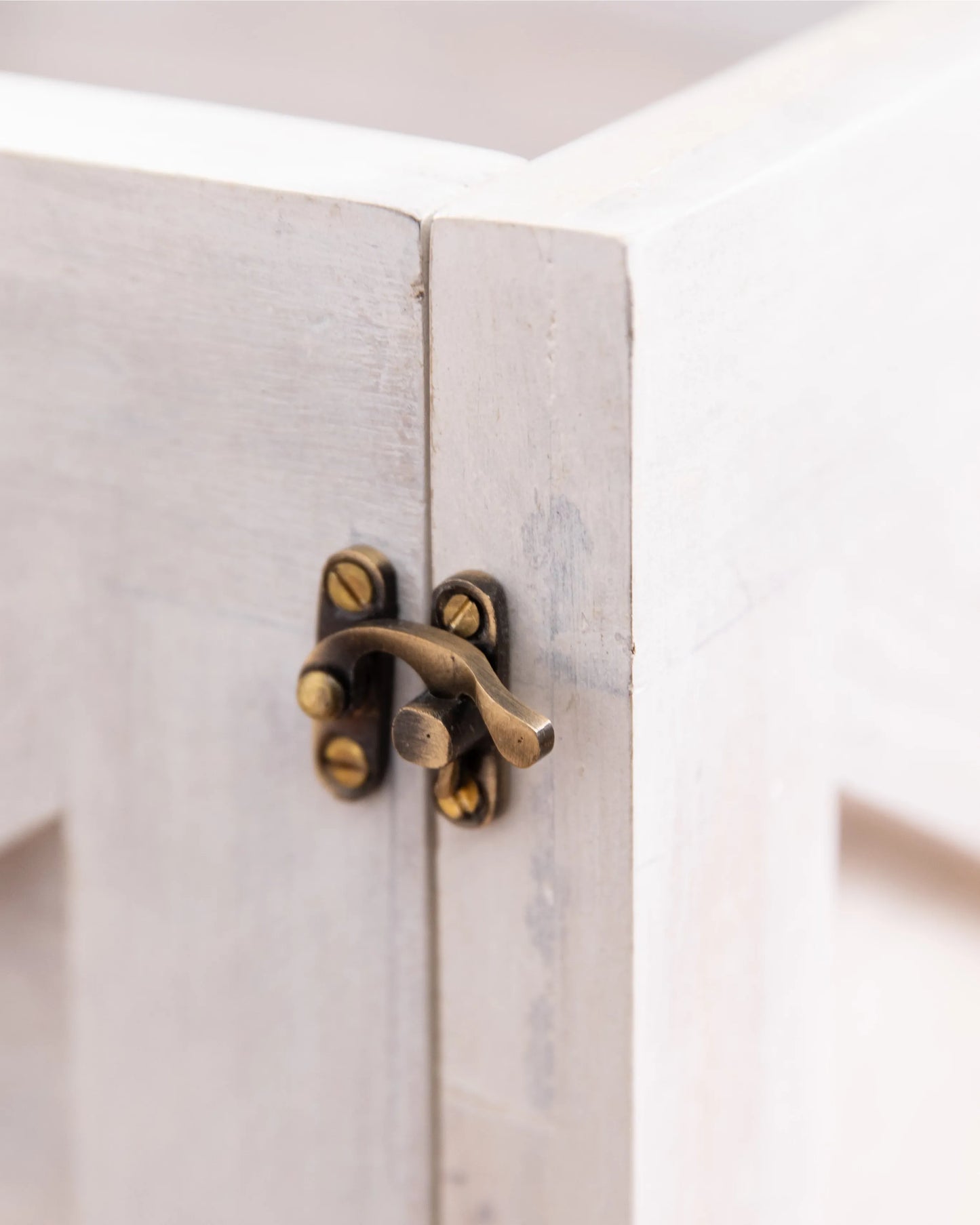 White Crate Tree Collar