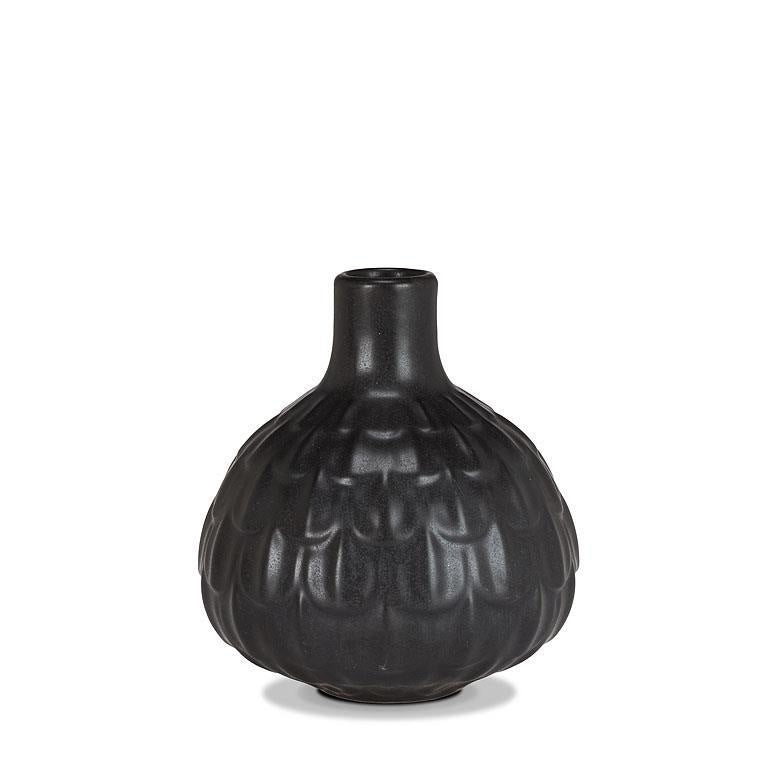 black-bulb-shaped-vase-small