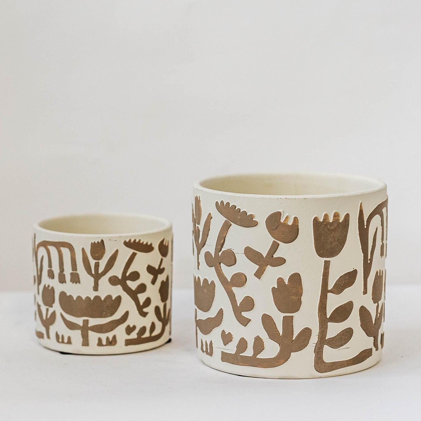 Beige Pot w/Flowers