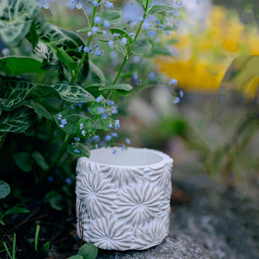 White Pot w/Flowers