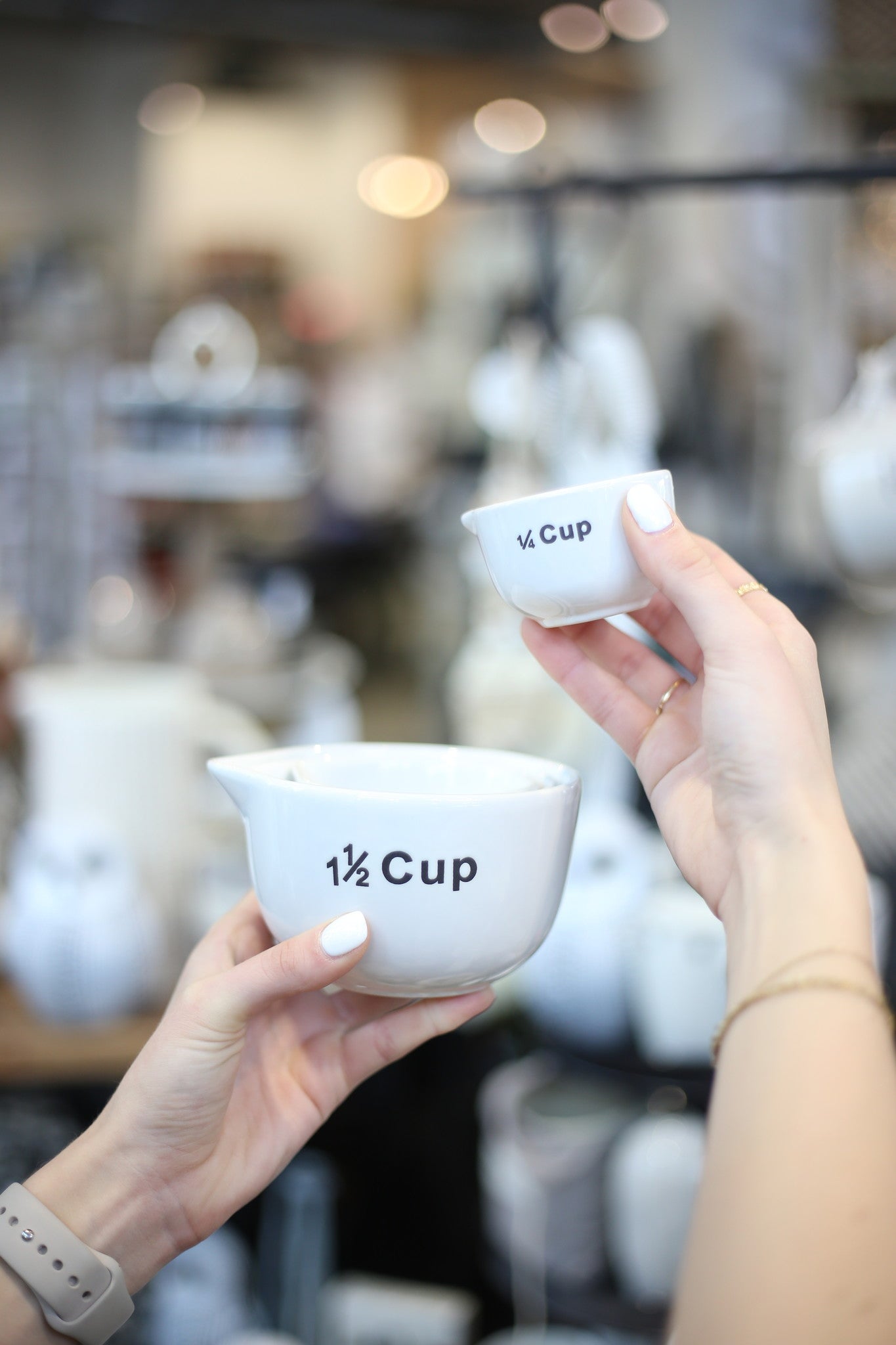 white-measuring-cups-s-4