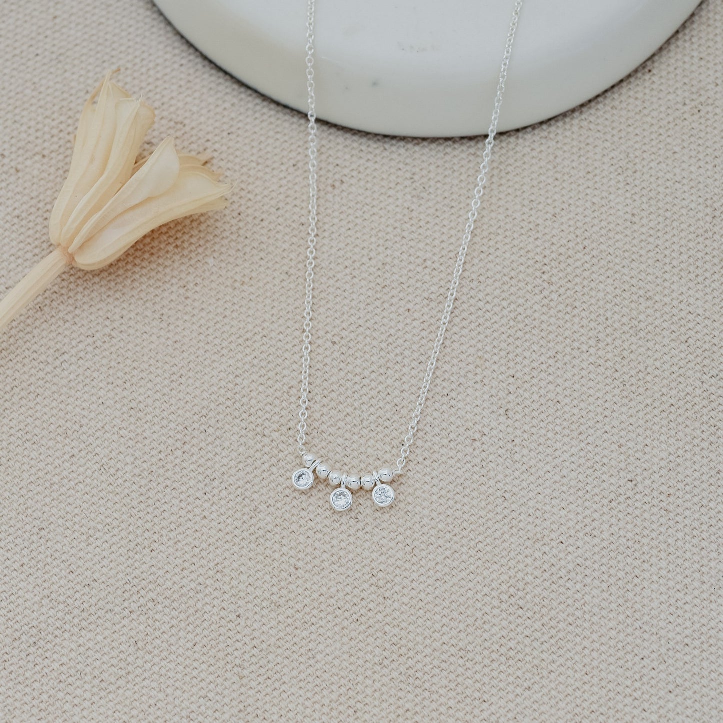 nia-neclace