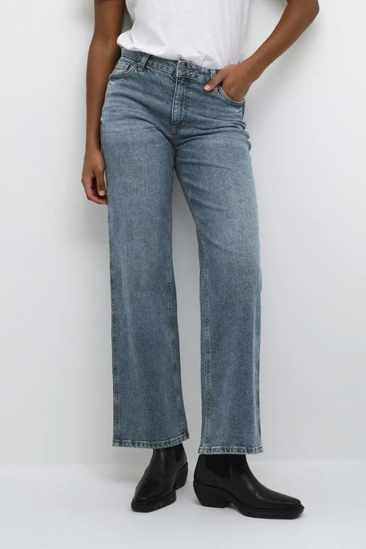 dana-straight-jeans