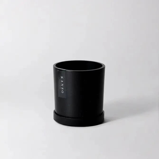 4-black-planter-w-saucer