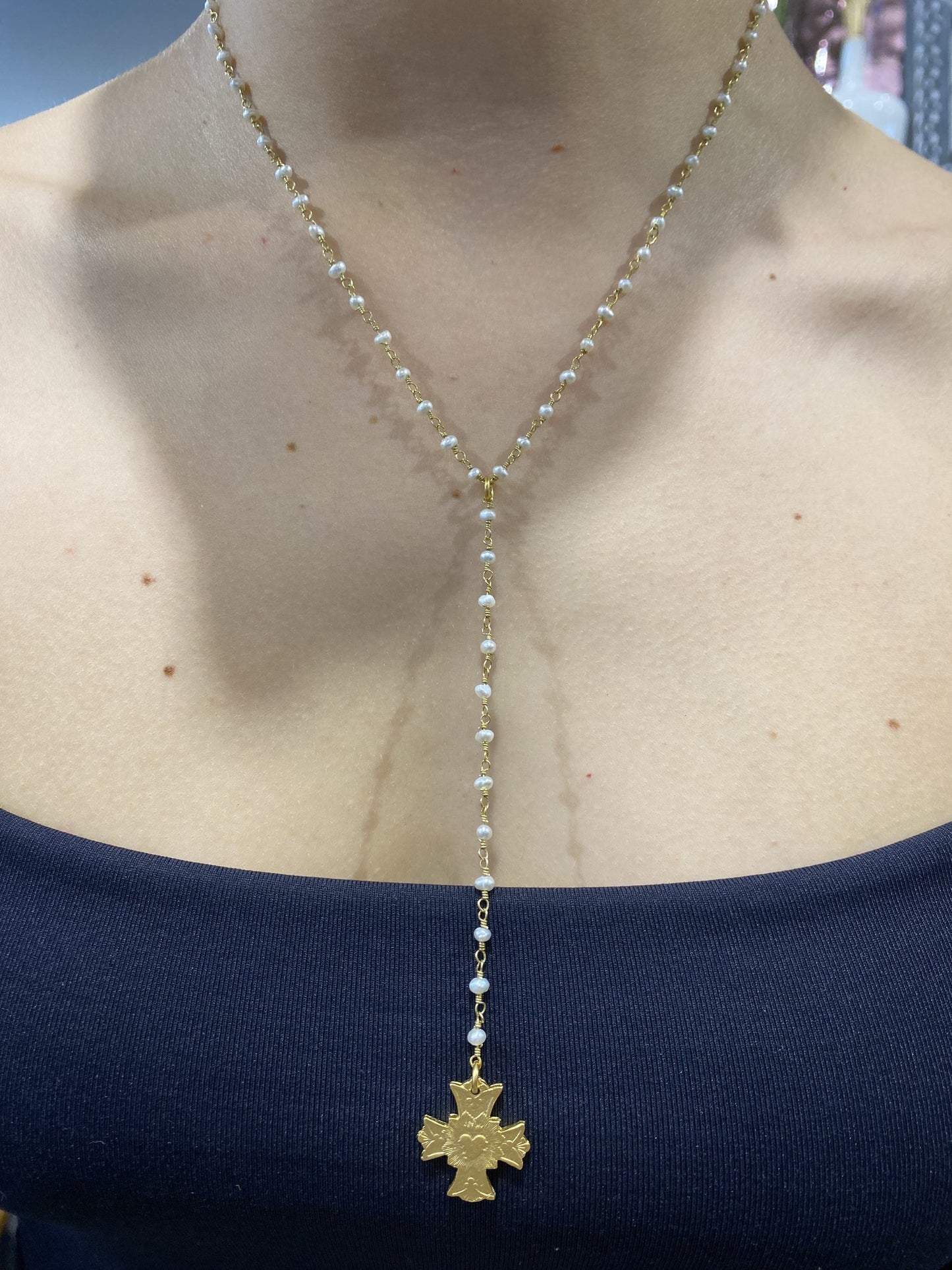 18-21-pearl-necklace-w-cross-pendant