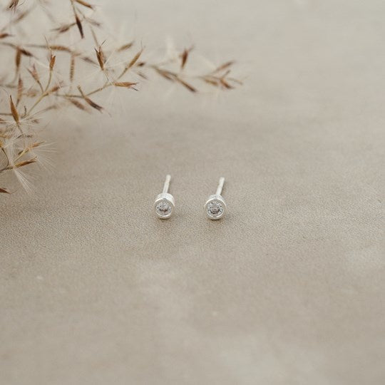 Wink Studs