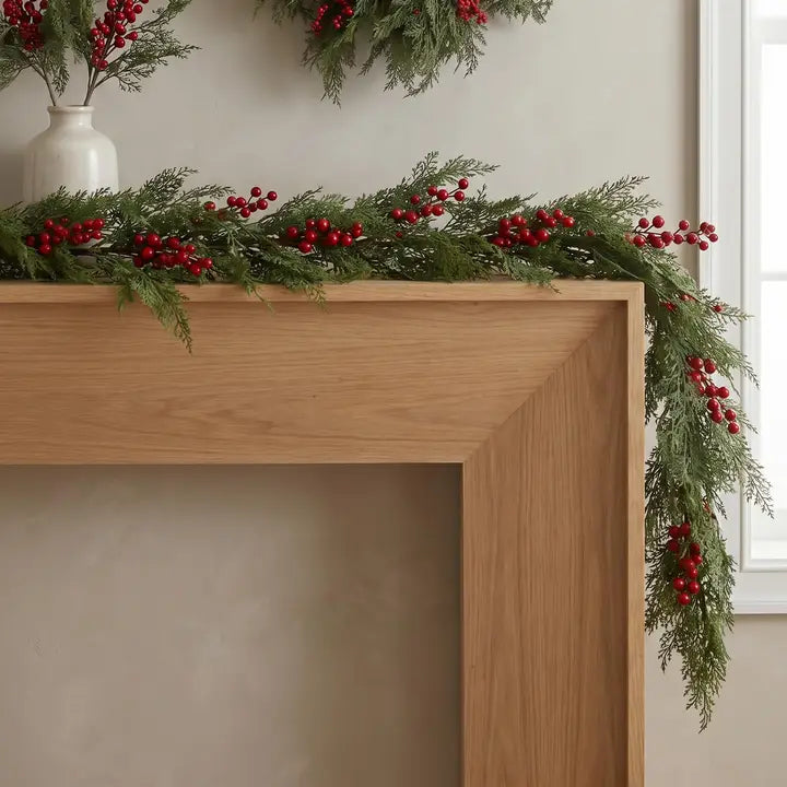 Cedar Red Berry Garland