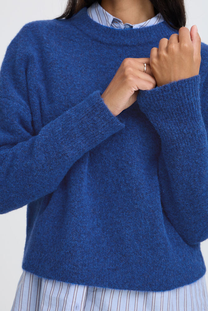 Omea Crew Sweater