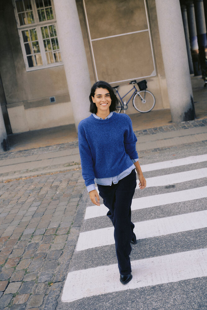 Omea Crew Sweater