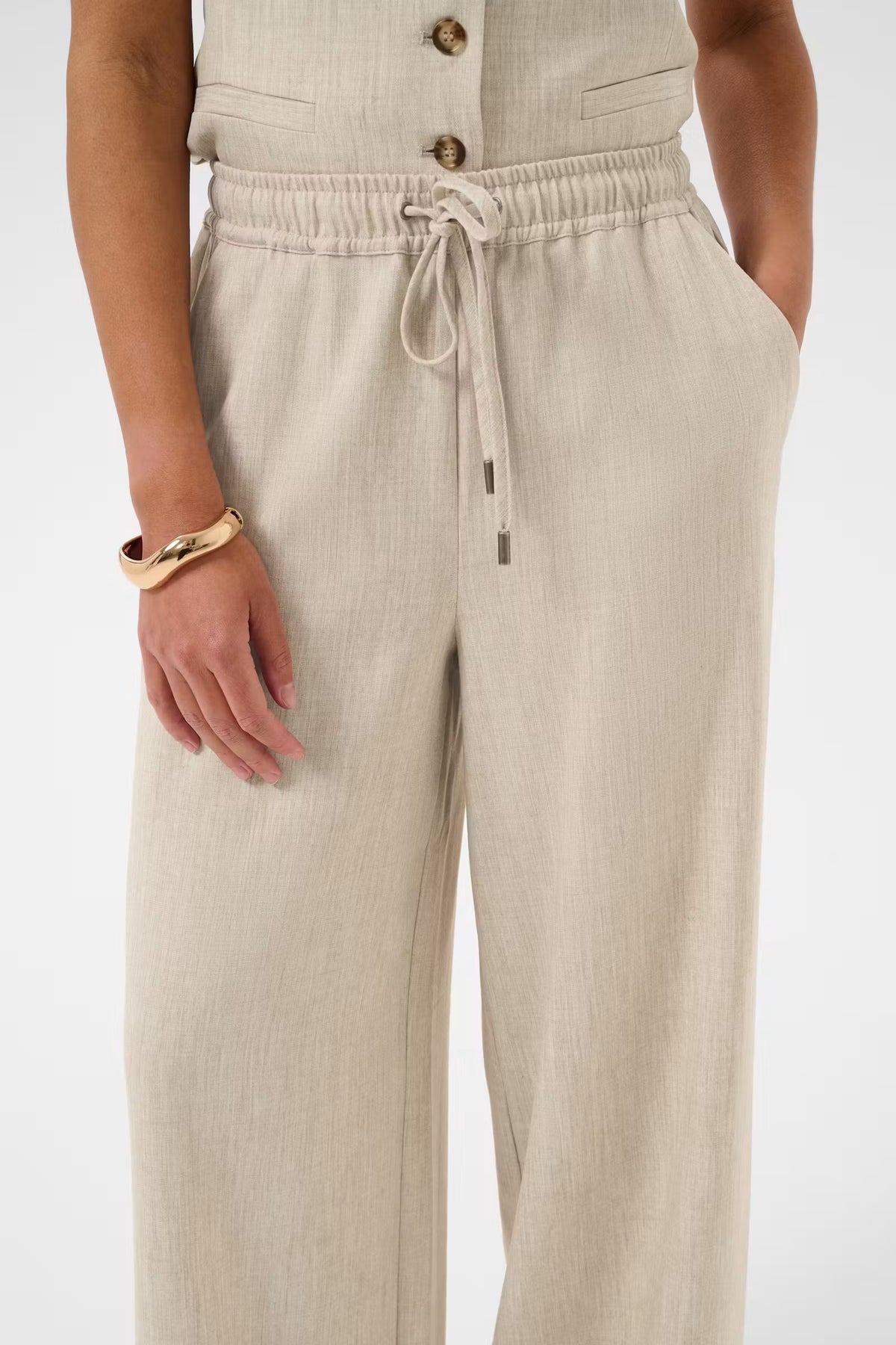 Omila Pant