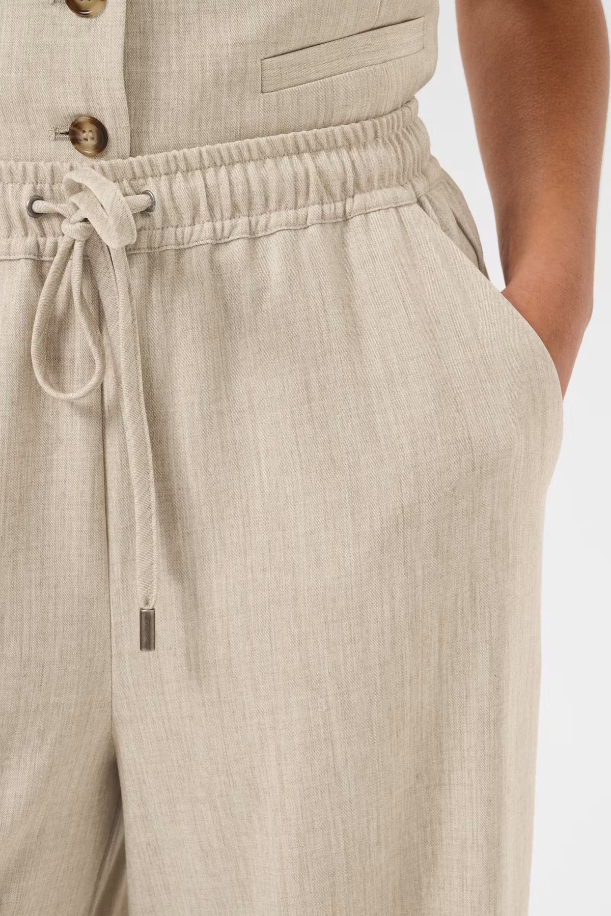 Omila Pant