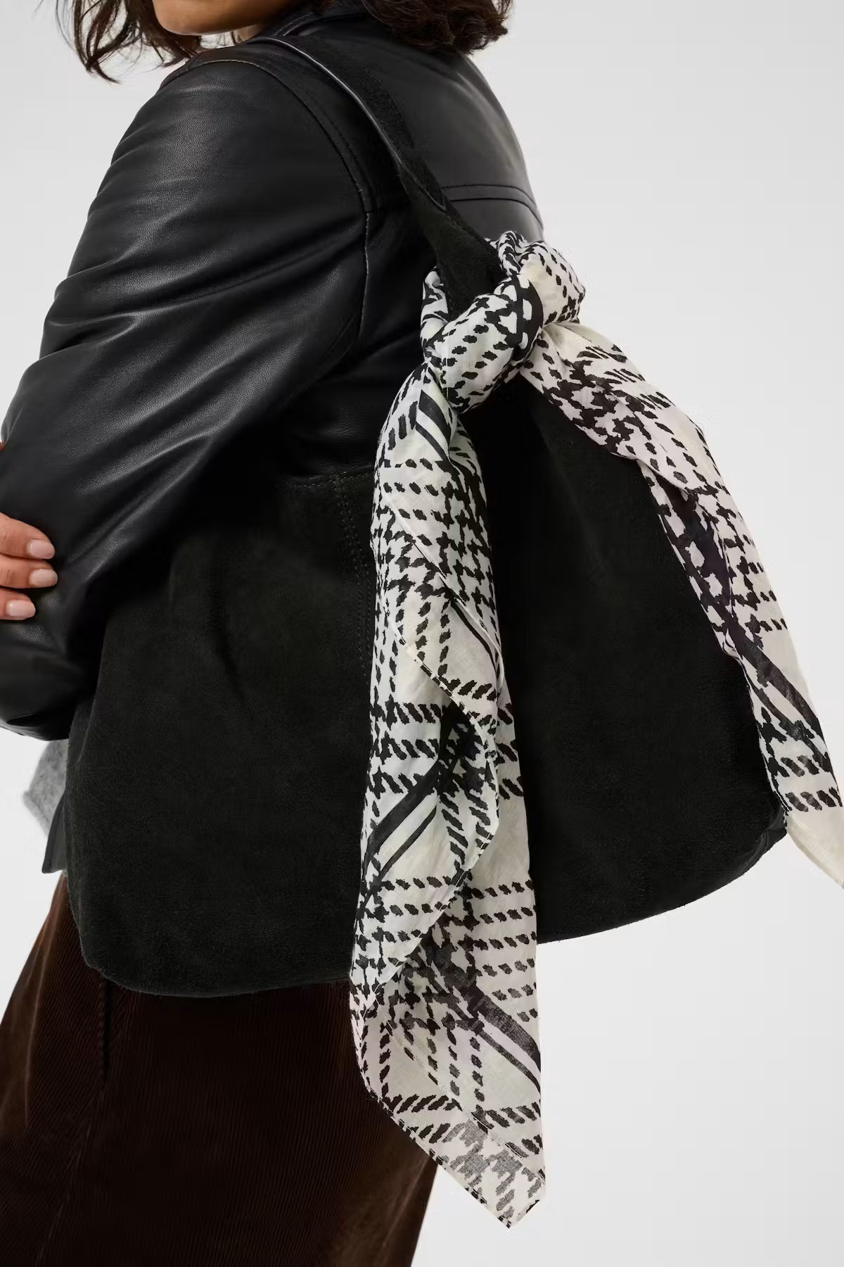 Phi Scarf