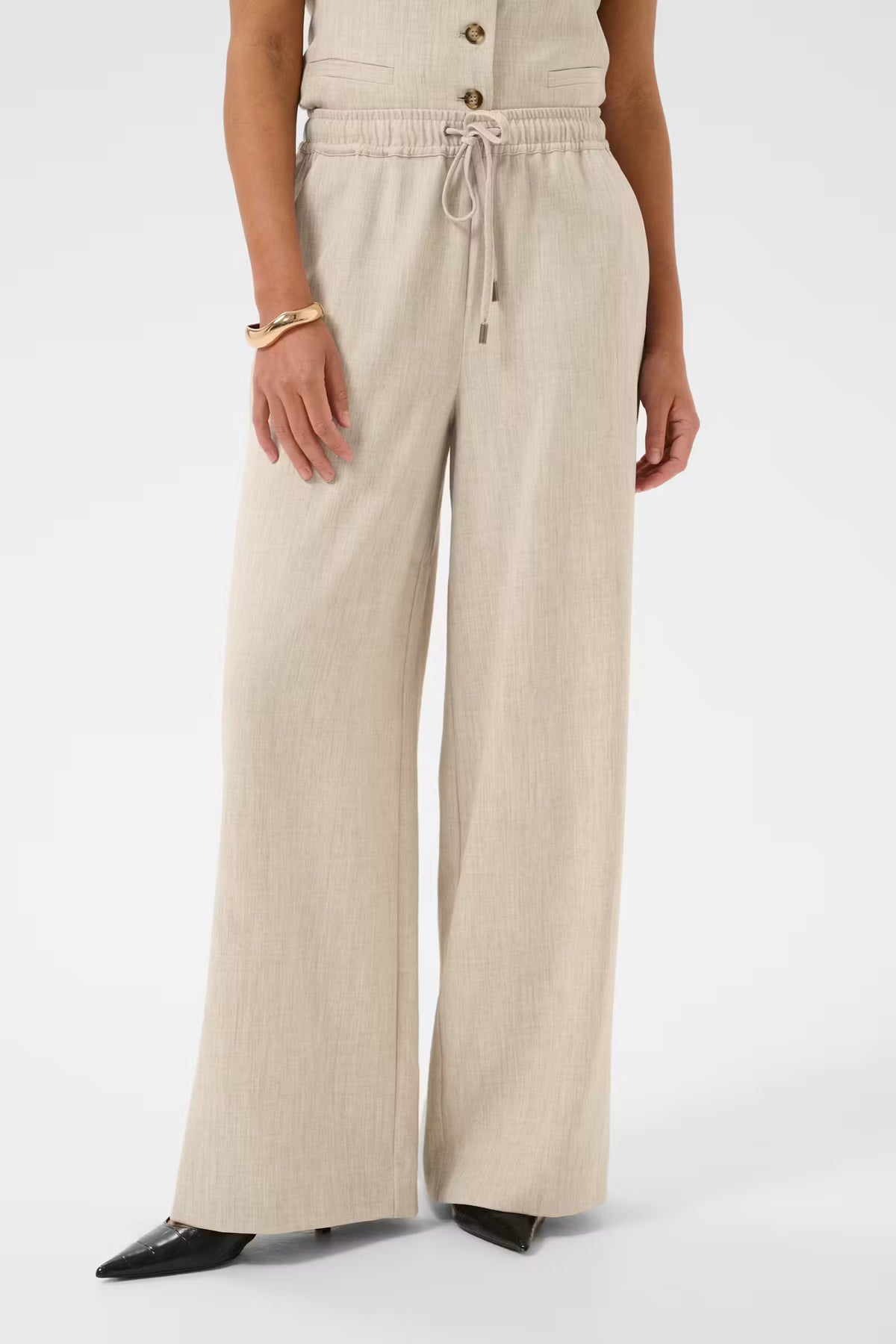 Omila Pant