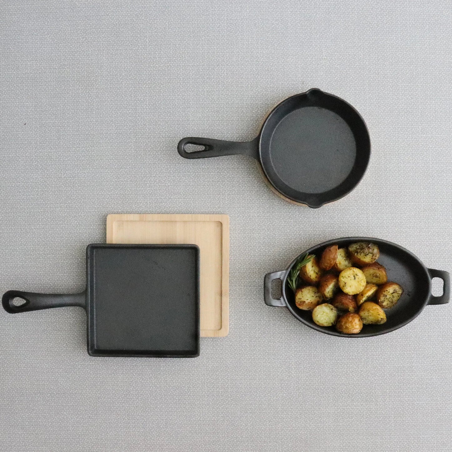 Cast Iron Pan w/Tray