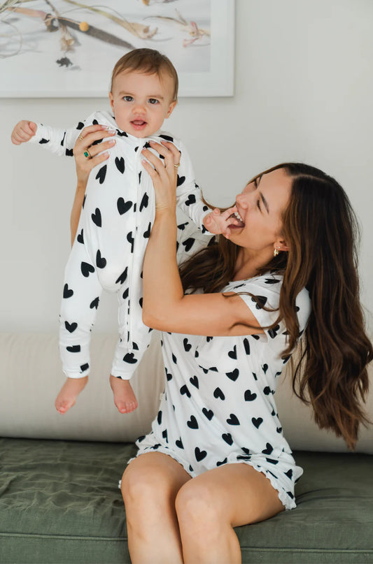 zipper-sleeper-black-heart