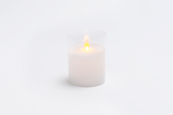 led-candle-in-clear-glass-3x4