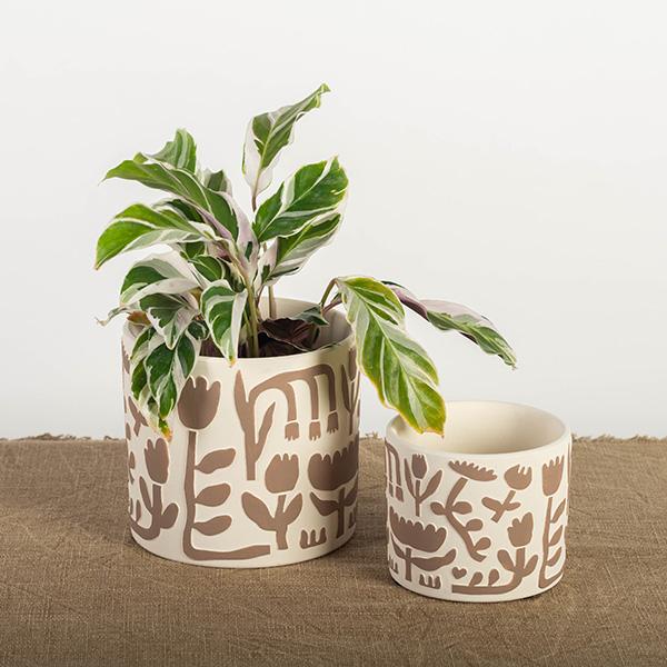 Beige Pot w/Flowers