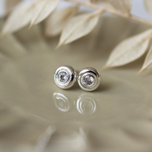 glimmer-disc-studs