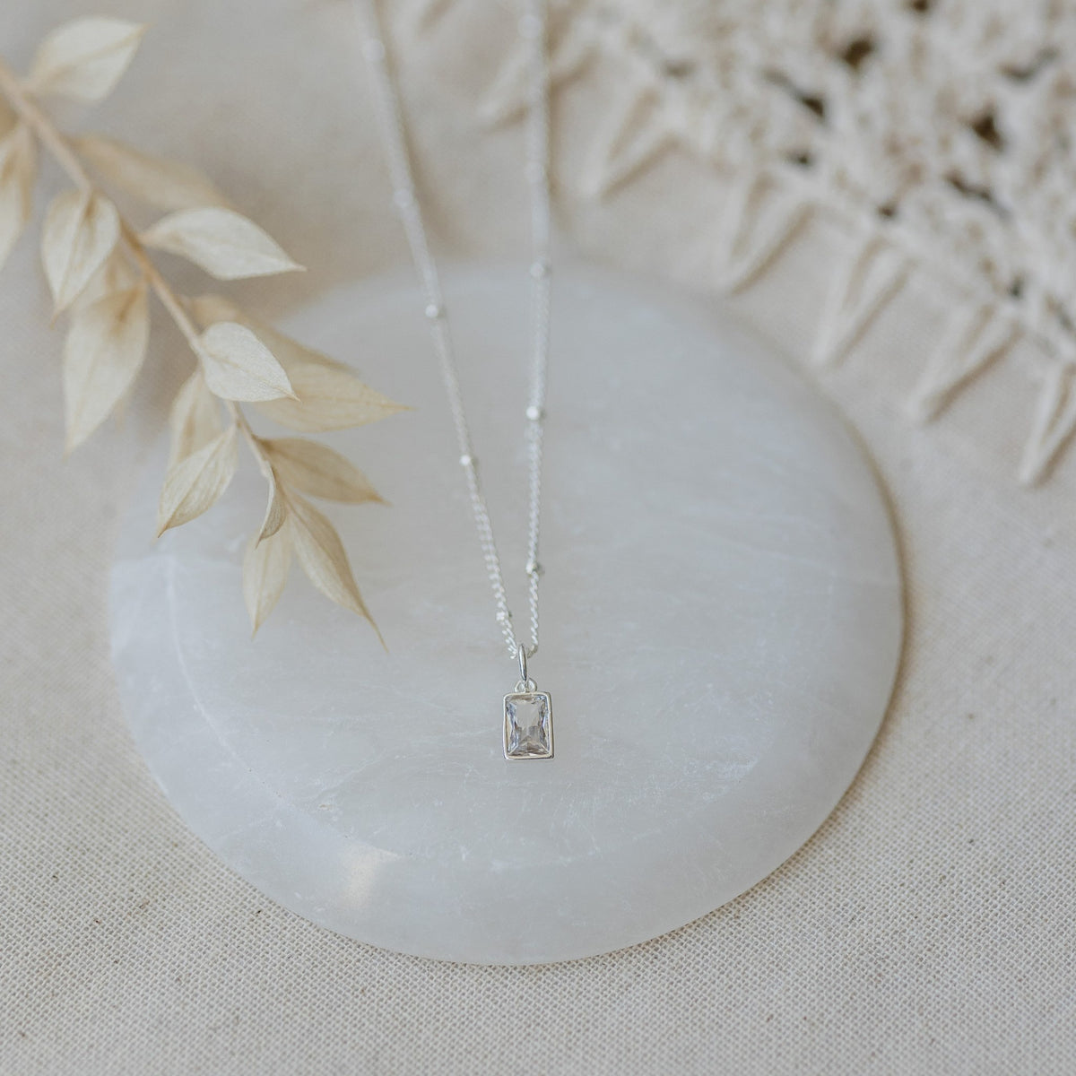 glim-necklace-65991086
