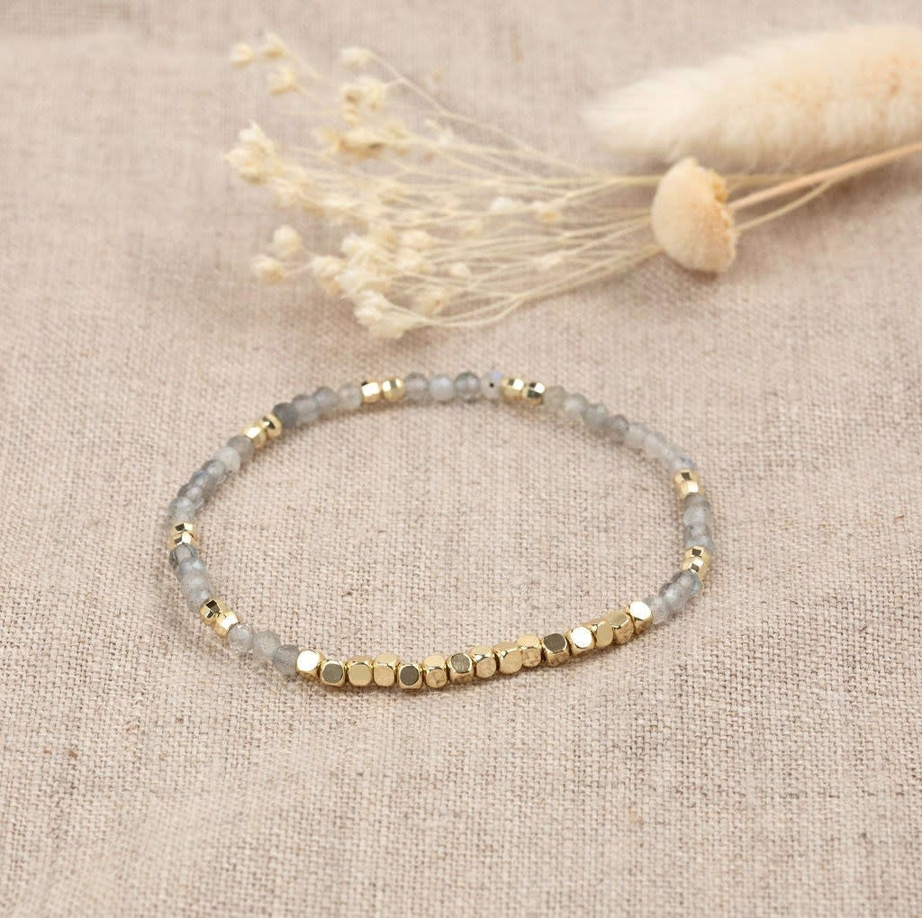 gracey-bracelet-gold-labradorite