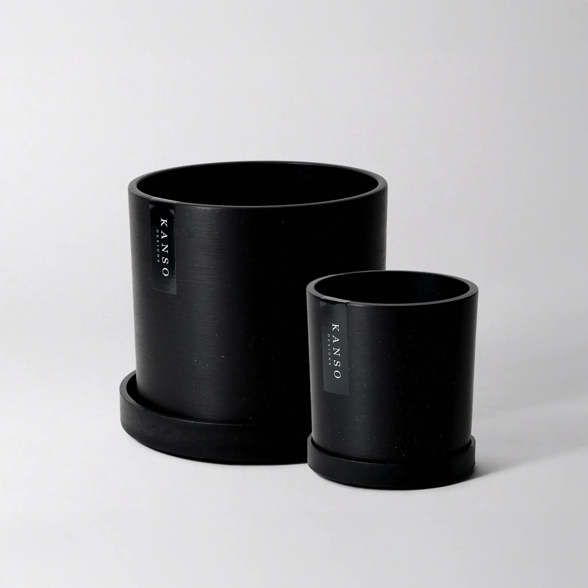 black-planter-w-saucer-7