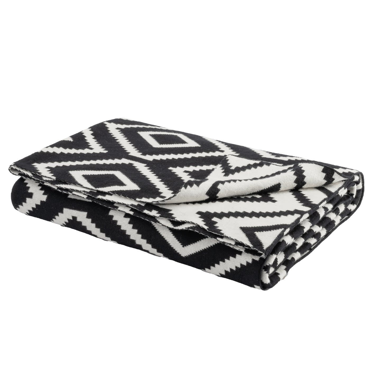 black-white-diamond-patterned-throw-50x60