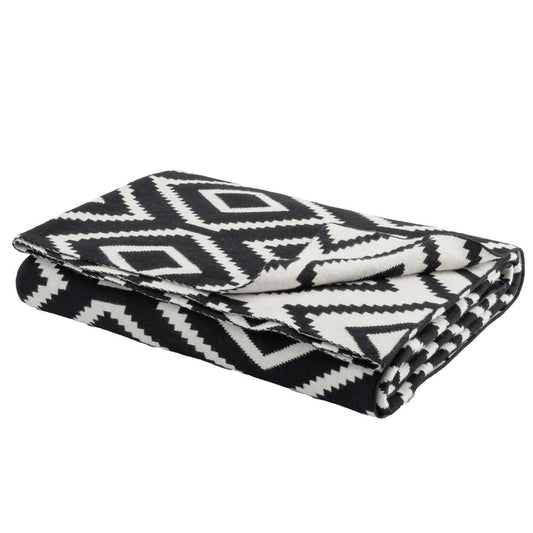 black-white-diamond-patterned-throw-50x60