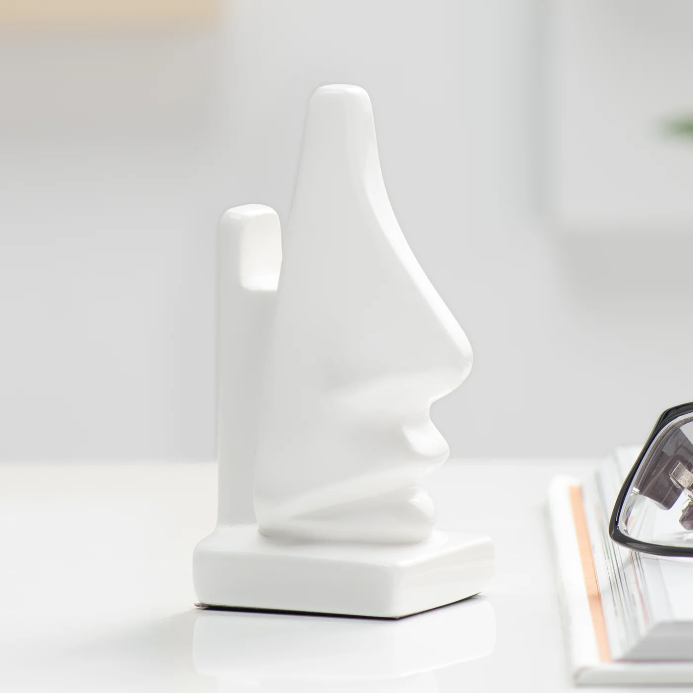 Leon Nose Eyeglass Holder
