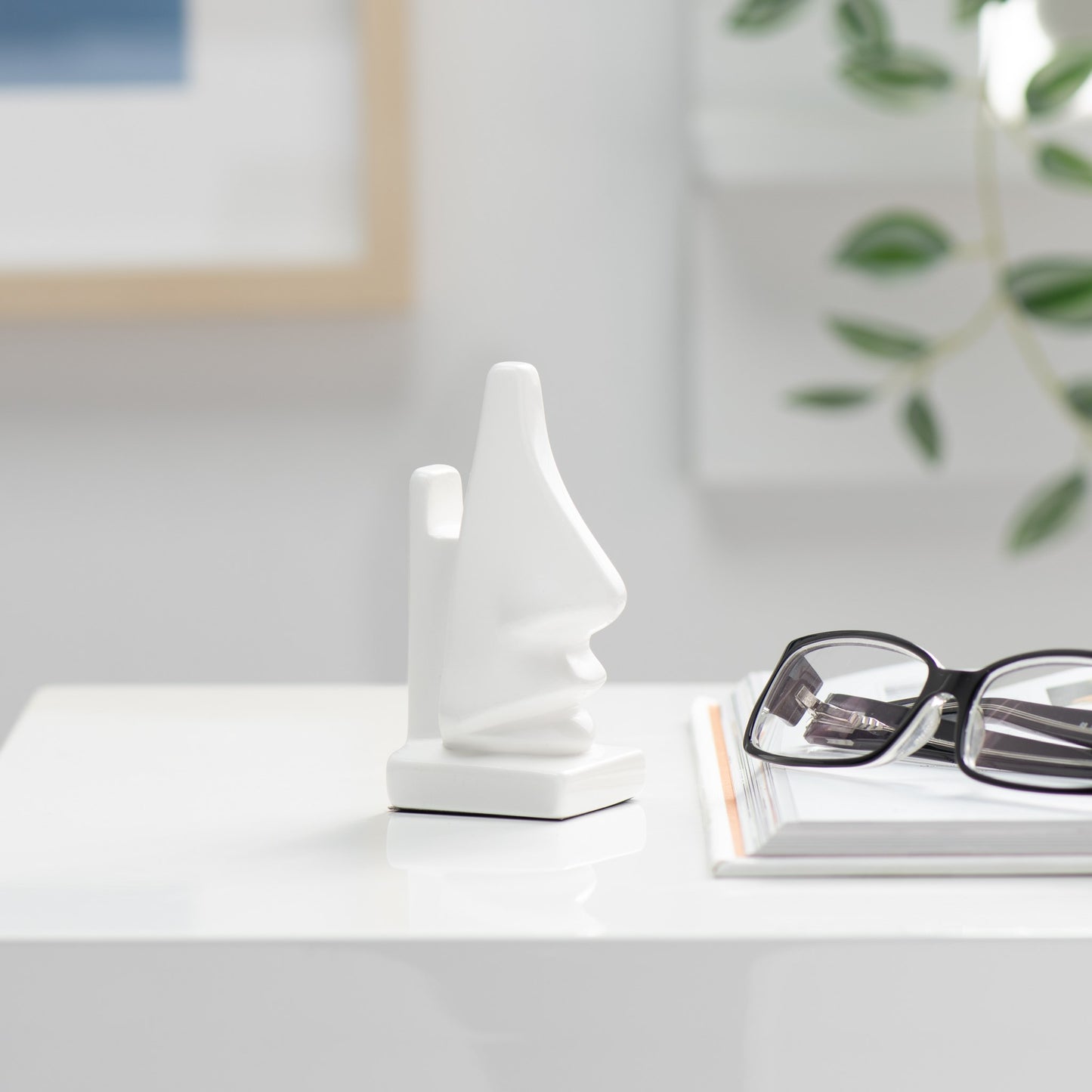 Leon Nose Eyeglass Holder